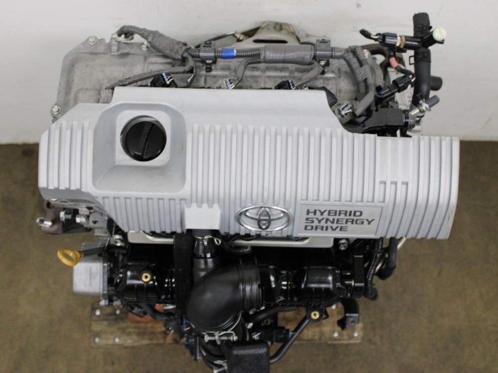 JDM 2010-2015 TOYOTA PRIUS, 2011-2017 LEXUS CT200 2ZR-FXE 1.8L DOHC 4CYL HYBRID ENGINE: Image 1
